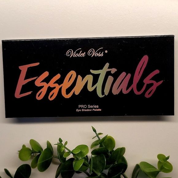 Violet Voss Essentials Pro Series Palette - Picture 3 of 4